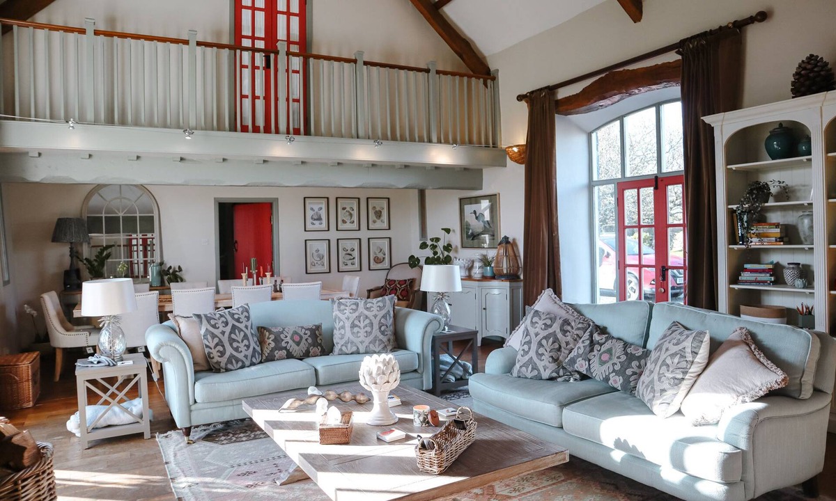 Chwilog House | Luxury Welsh Barn with Swimming Pool and Tennis Court - Exclusively Yours,