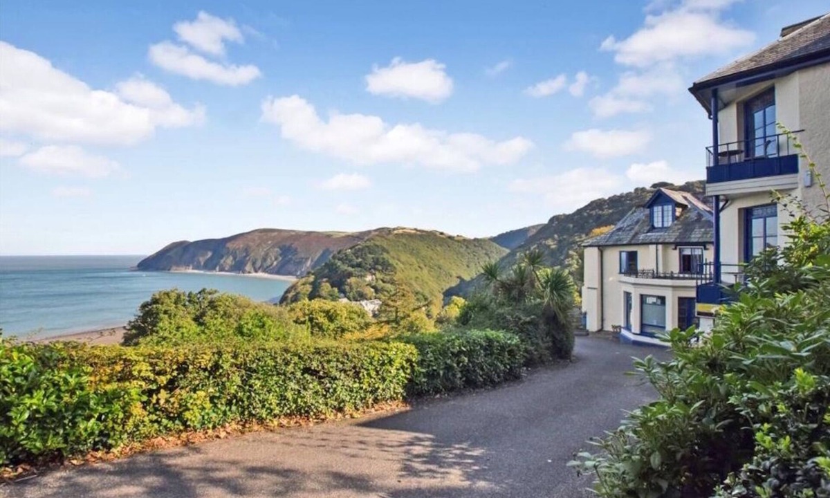 Lynmouth Apartment | Lynton, Devon, 2 Bed 2 Bath Penthouse Apartment, amazing views over Lynmouth Bay