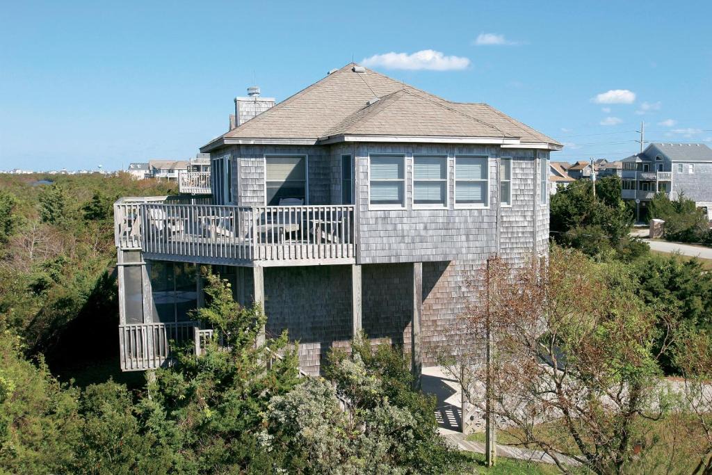 Avon House | Mad Hatteras #21-1