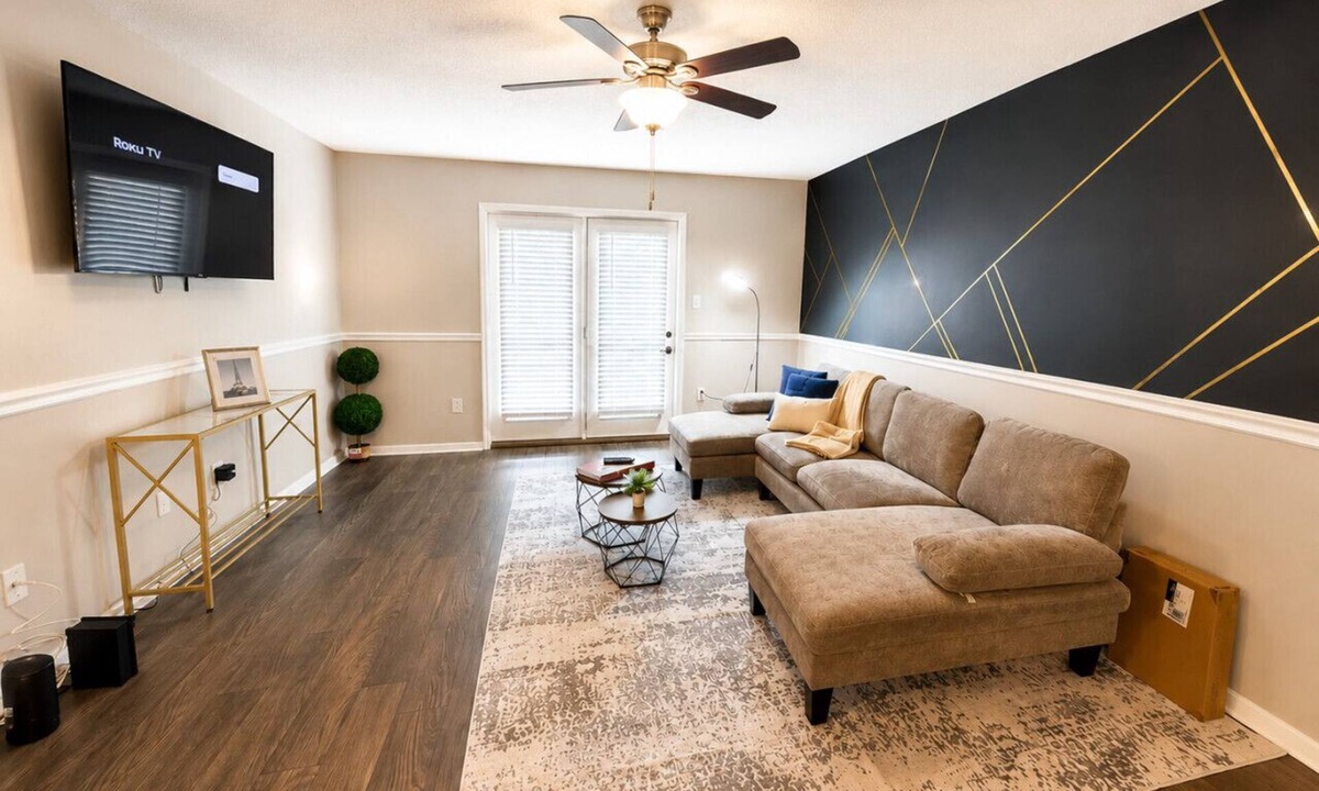 Shannon Villa | Magnolia Haus Hoover | King + Queen Stay