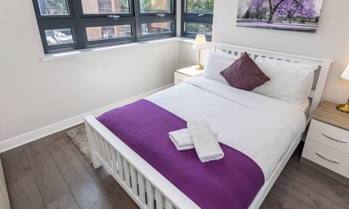 Reading Apartment | Malthouse Court - Luxury 2-Bed, 1-Bath w/Balcony