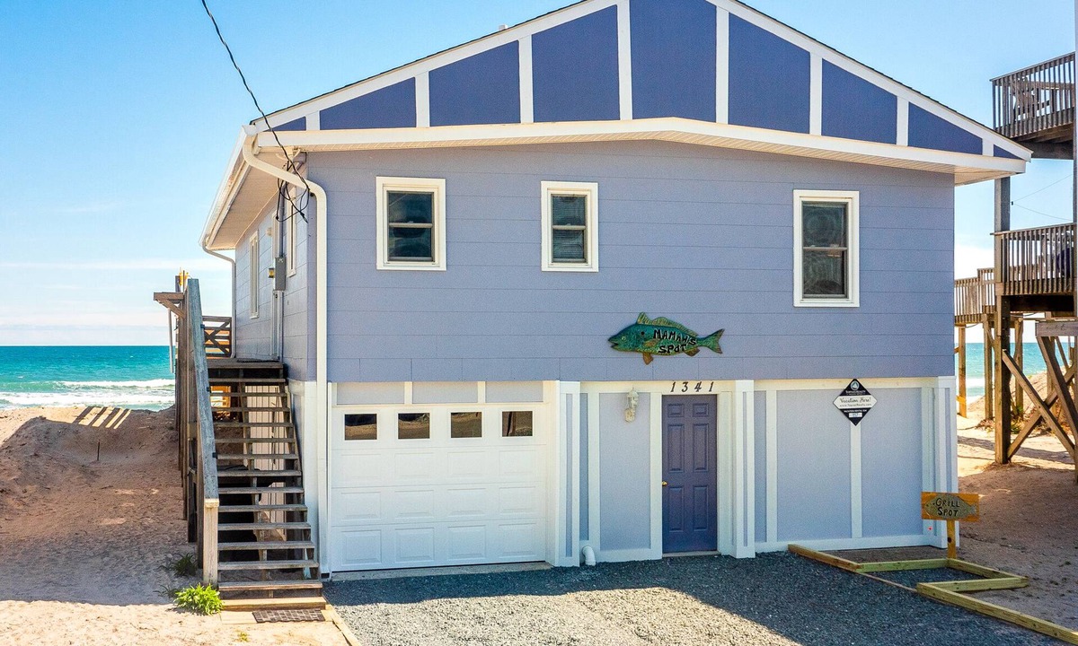 Topsail Beach House | Mamaw's Spot | Oceanfront + Pet Friendly!