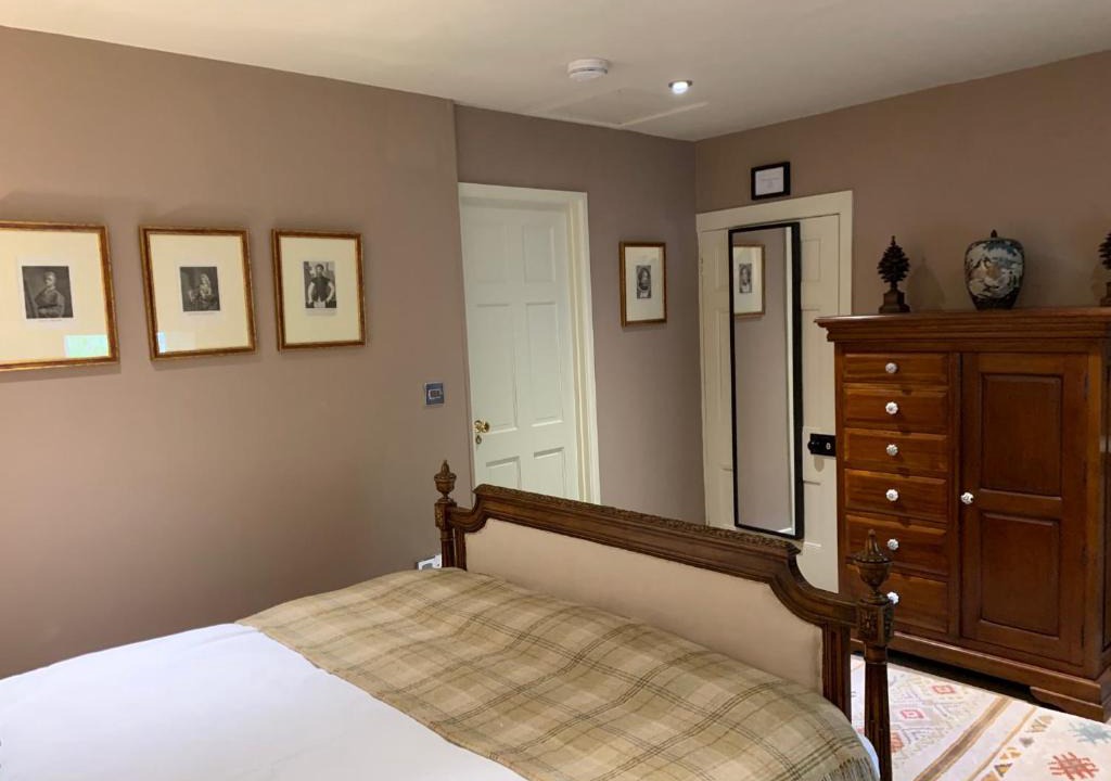 Shepton Mallet Bed & Breakfast | Maplestone