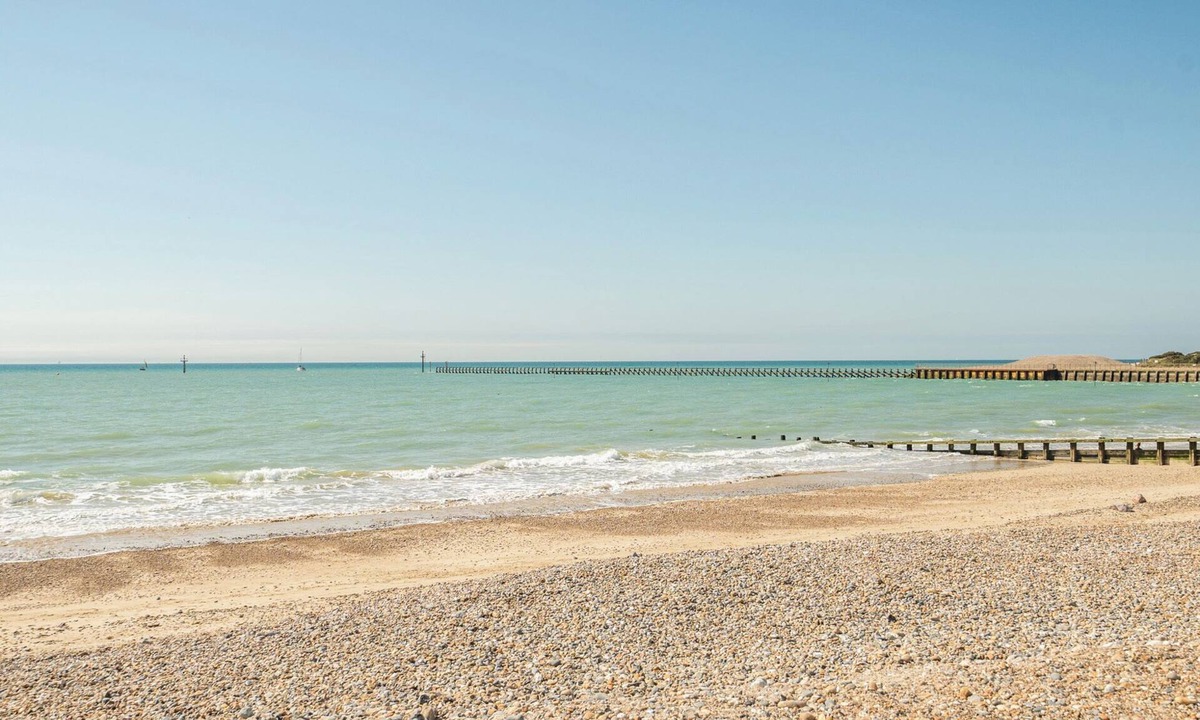 Littlehampton Cottage | Marine Court First-floor Double Bedroom With Wet Room