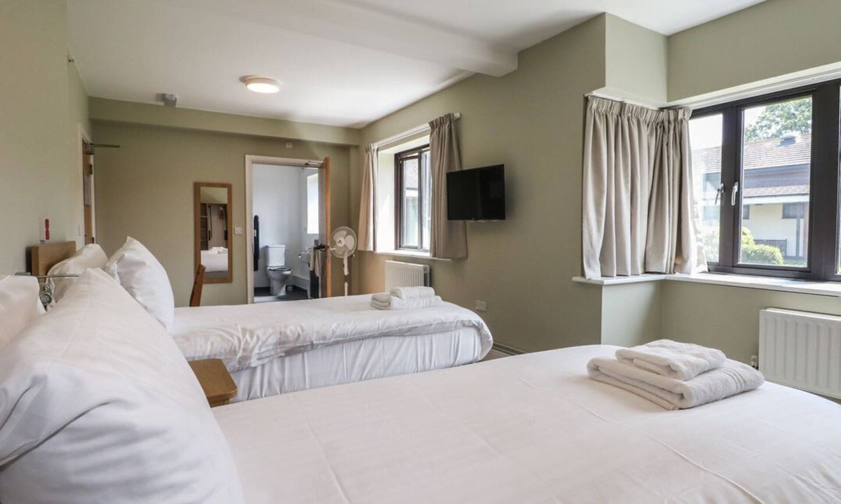 Littlehampton House | Marine Court Ground-floor Accessible Twin