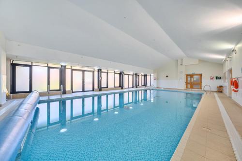 Littlehampton House | Marine Court Three Bedroom Second-floor Apartment 32