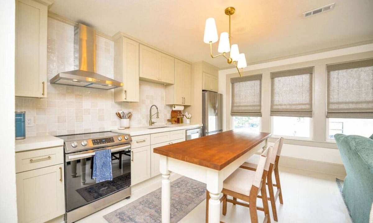 Burlington Apartment | McCauley House C | Relax in Luxurious Finishes