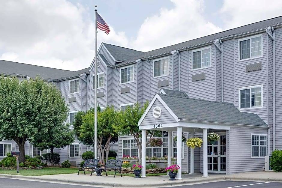 Greensboro Hotel | Microtel Inn by Wyndham Greensboro