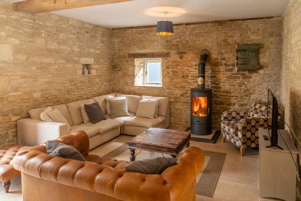 Dyrham House | Middle Barn