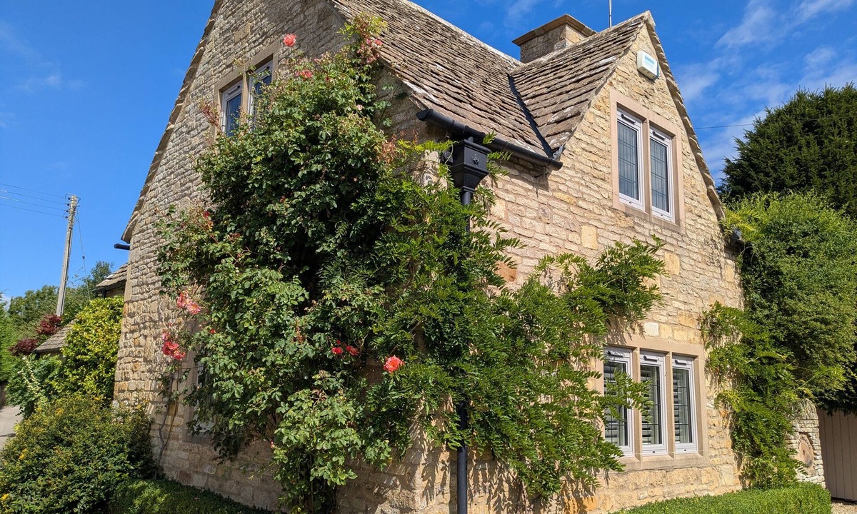 Bourton Cottage | MILL STREAM COTTAGE, family friendly in Lower Slaughter