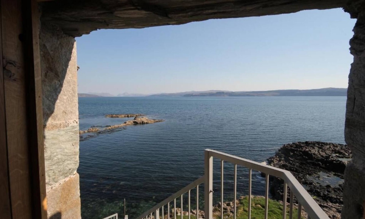 Ardnamurchan Peninsula Hotel | Mingary Castle - Restaurant with Rooms