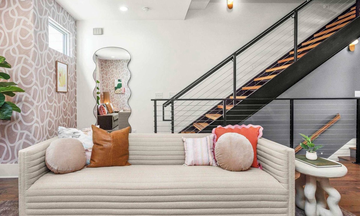 Eighth Avenue House | Mins to Gulch & Broadway | Free Garage + 4.5 Baths