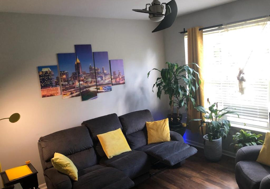 Northeast Raleigh House | minutes from downtown 3br stylishhome-free parking