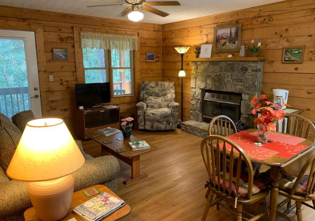 Sherwood Forest House | Misty Creek Log Cabins