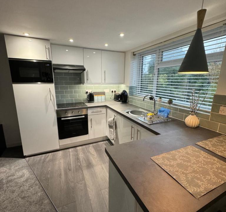 Upton Cheyney Apartment | modern 1 bed apartment with car parking