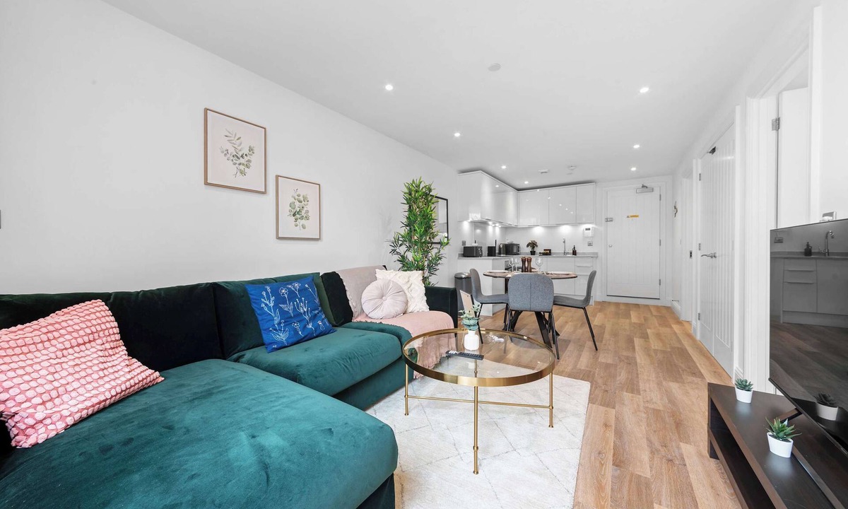 Gravesend Apartment | Modern 1BR Apartment w Patio & Garden in Gravesend
