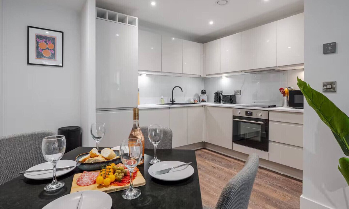 Vauxhall Apartment | Modern 2BR Flat 5 mins walk to Everton stadium & Amazing River views - Pass the Keys