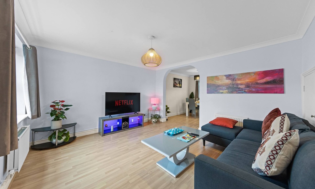 Ashford House | Modern 3-Bedroom ComfortStay – Perfect Ashford Retreat & Relaxation