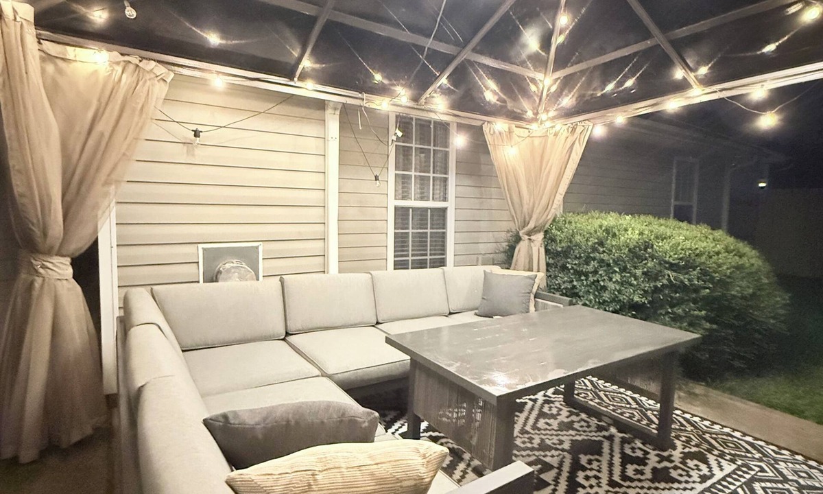 Prosperity Church Road House | Modern 3 BR 2 BA Home with Backyard – 8mi Downtown