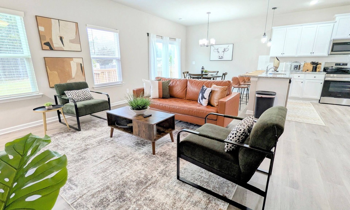 Huntersville House | Modern 3BR/2.5BA Huntersville Townhome Perfect for Remote Work & Families