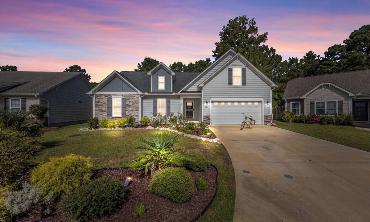 James City House | Modern 3BR Home w/Backyard, Firepit & Near DT