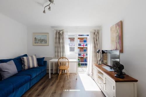 Kennington Apartment | Modern and Spacious Central 1 Bedroom Apartment with Balcony