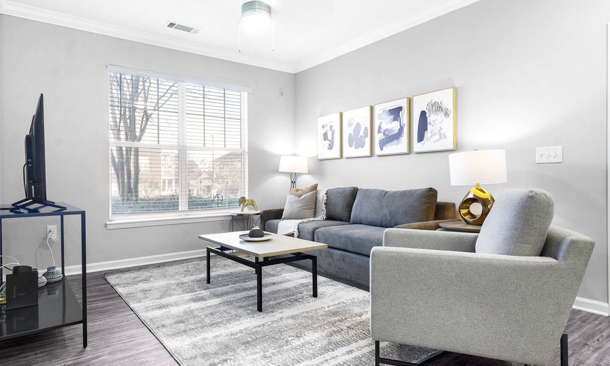 Raleigh Apartment | Modern Apartment in Prime Location (ID9181X43)