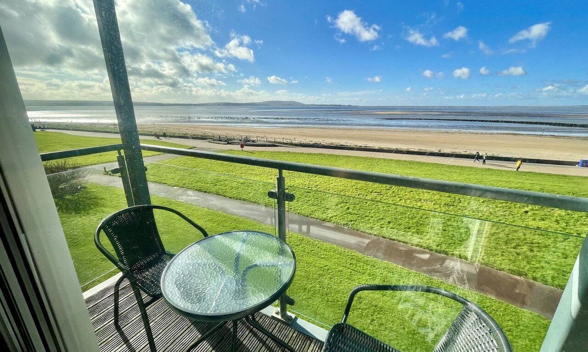 Llanelli Apartment | Modern Beachfront Bliss with Spectacular Views