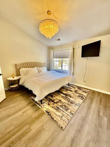 Charlotte House | Modern Entire 2-Bedroom House for 6 Guests at University City
