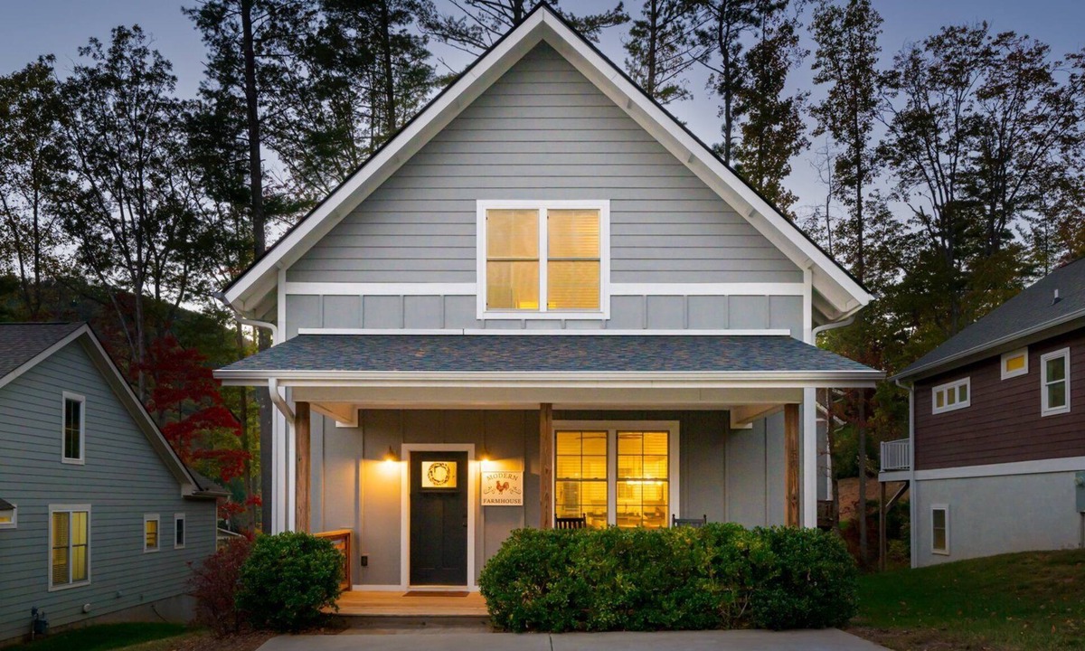 Fairview House | Modern Farmhouse- Country Charm, Minutes to Biltmore Estate