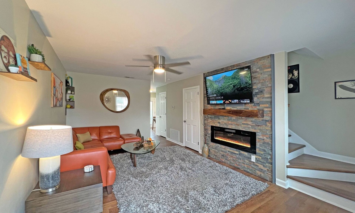 Hickory Condo | Modern Hickory Hideaway