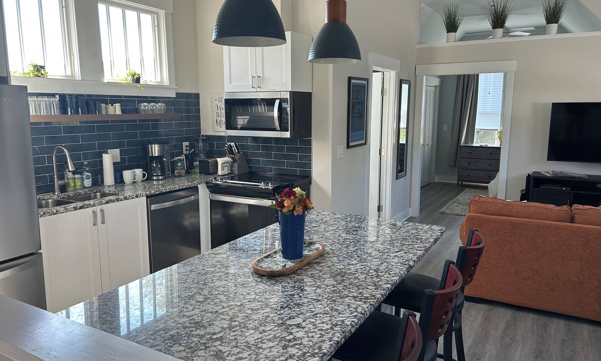 Belmont - Hillsboro House | Modern Loft in 12 South ~ Walk to Hot Spots