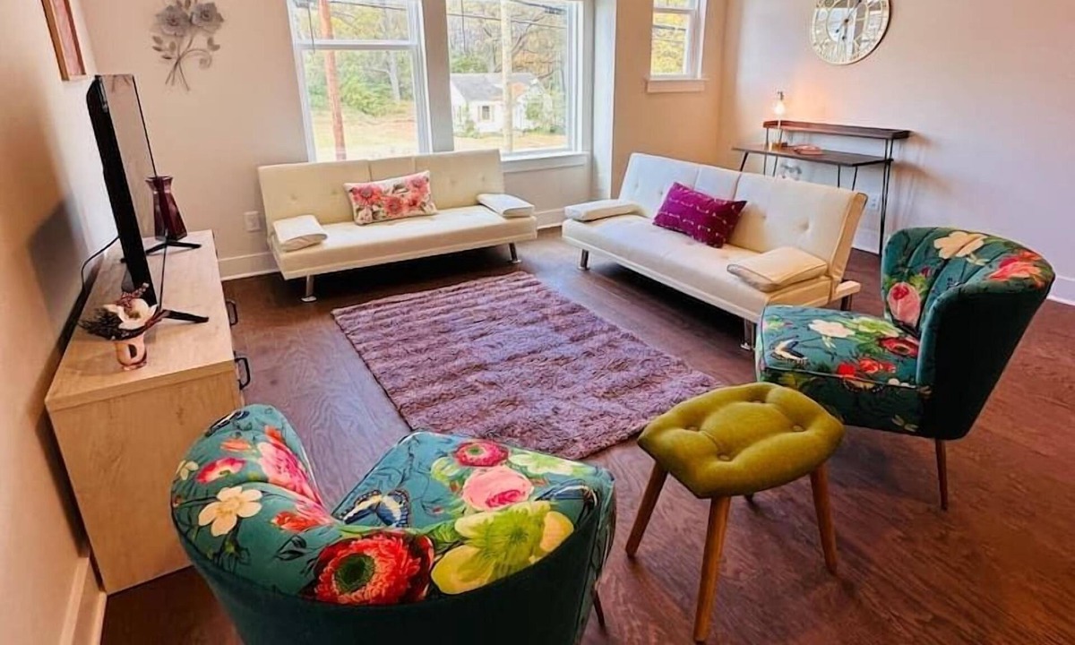 Charlotte House | Modern LoSo Retreat|Walk to Breweries & Light Rail