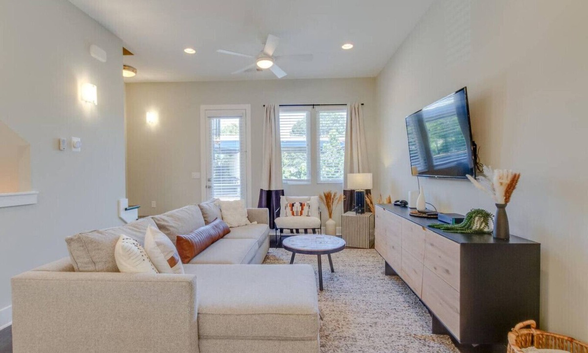 Hadley - Washington House | Modern Luxe Townhome | Rooftop Terrace | Spacious