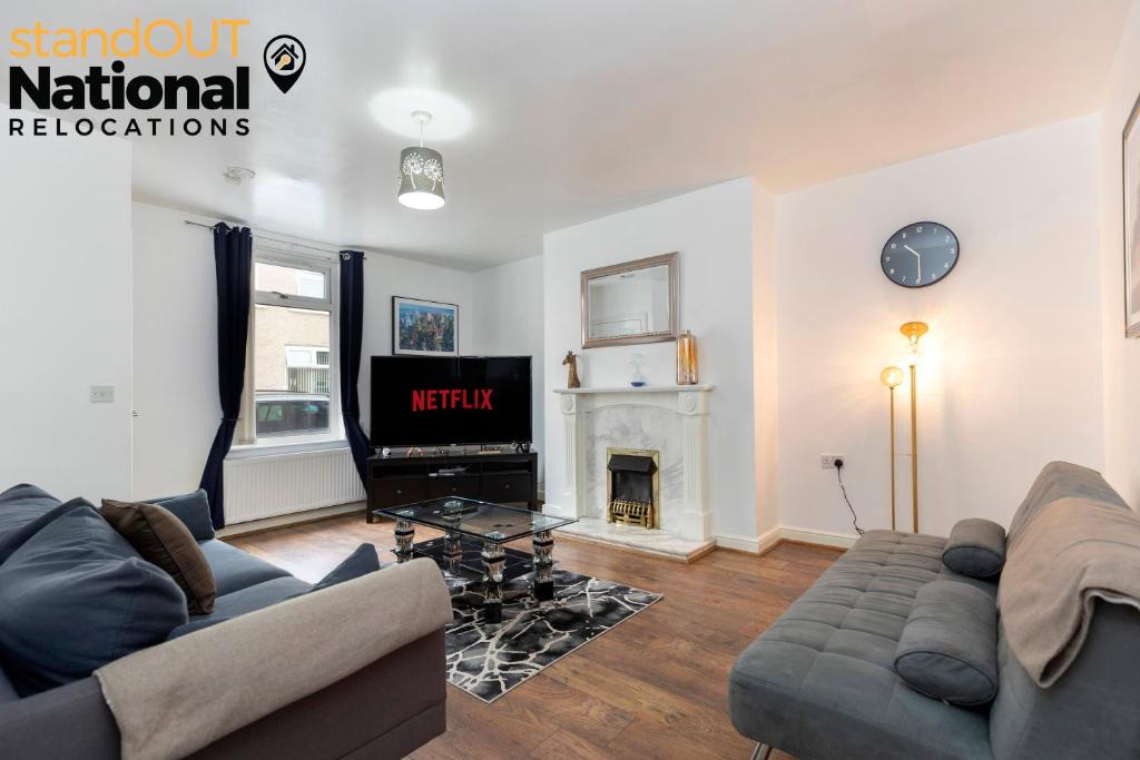 Blyth Apartment | Modern Minimalist Spacious 3br Blyth Home