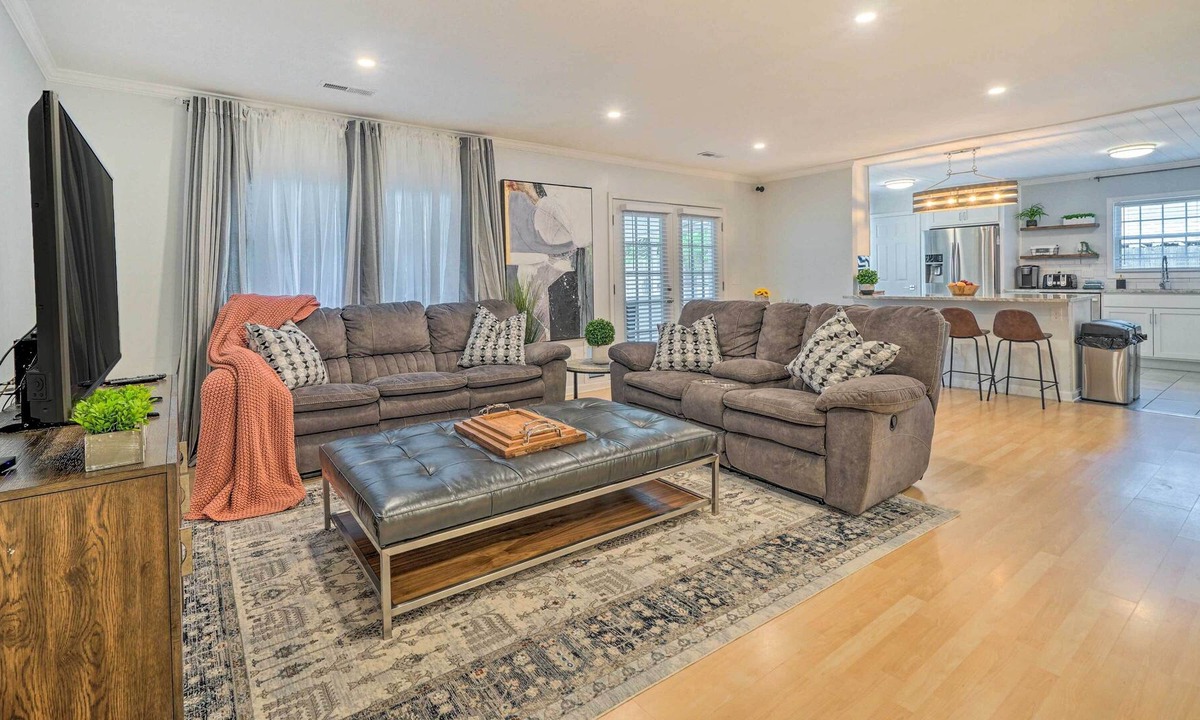 Ogden House | Modern Wilmington Getaway ~ 6 Miles to Beaches!