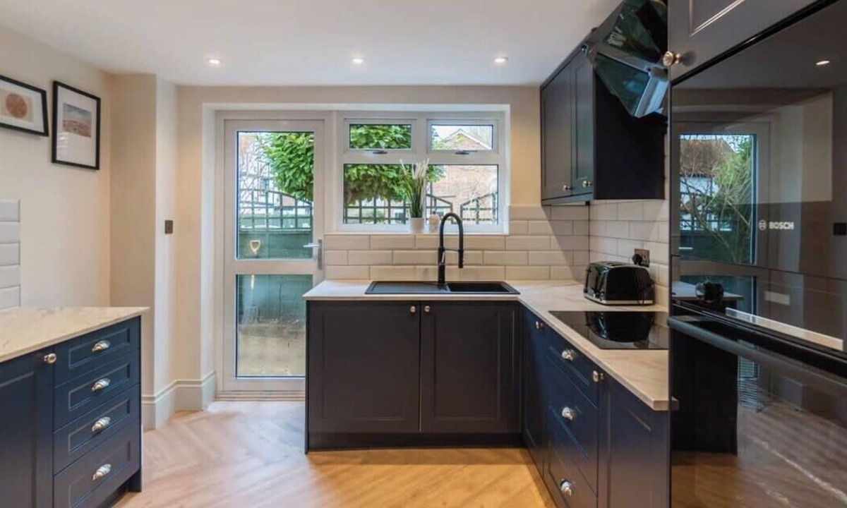 Windsor House | Modern Windsor 4 Bed Home W/Parking - By Tempstay