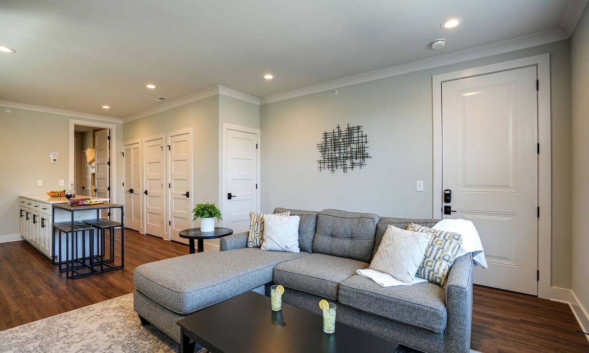 Melrose House | Modest Melrose - 5 Mins to Broadway - Rooftop Deck