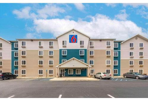 Pelham Hotel | Motel 6 Suites Birmingham Pelham, AL