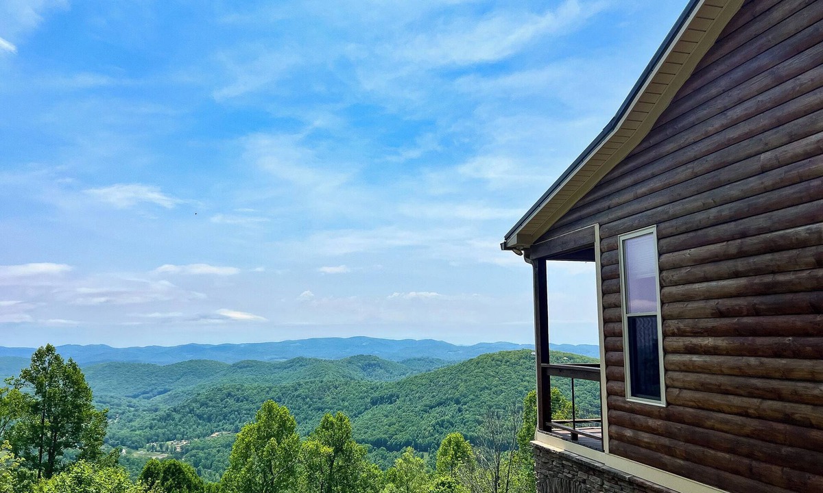 Todd Cabin | Mountain Air, Endless Relaxation -3BR/2.5BALong Range Views, Hot Tub, WiFi