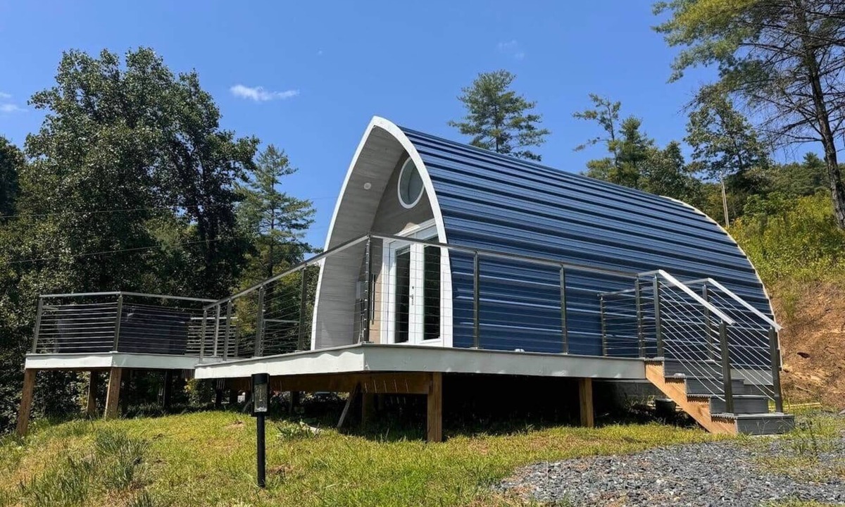 Bakersville Cabin | Mountain Cabin, Hot tub, Pet friendly, campfire, views, Ocean Blue