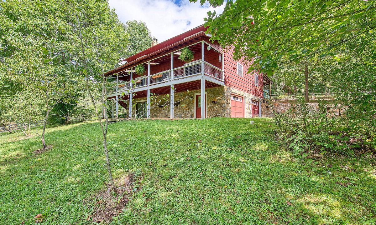 Leicester Cabin | Mountain Cabin with Hot Tub, Fire Pit, & Views ~ Sleeps 14!