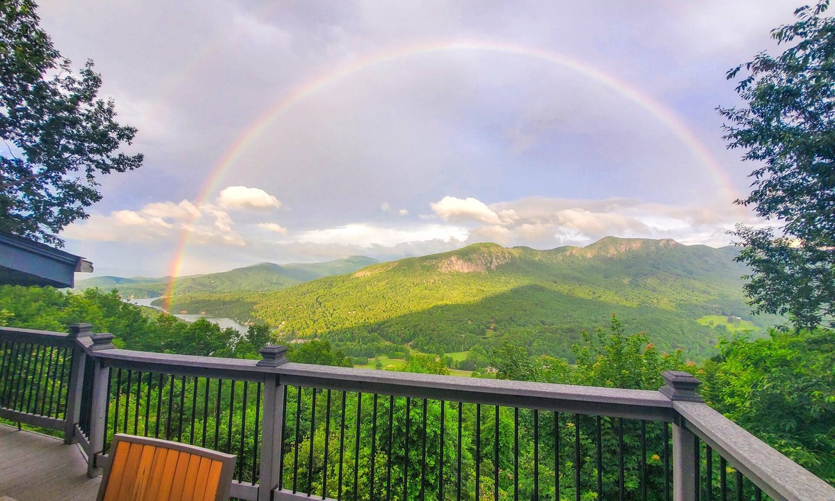 Lake Lure House | Mountain gem with pool, golf, tennis, beach & wellness center - dog-friendly