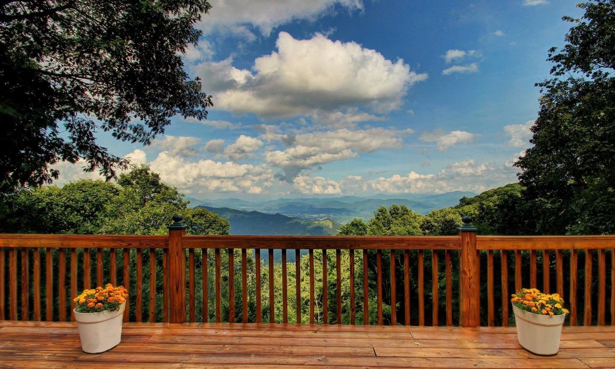 Maggie Valley House | Mountain Top Retreat sweeping mountain views paved road Gated & Golf Course