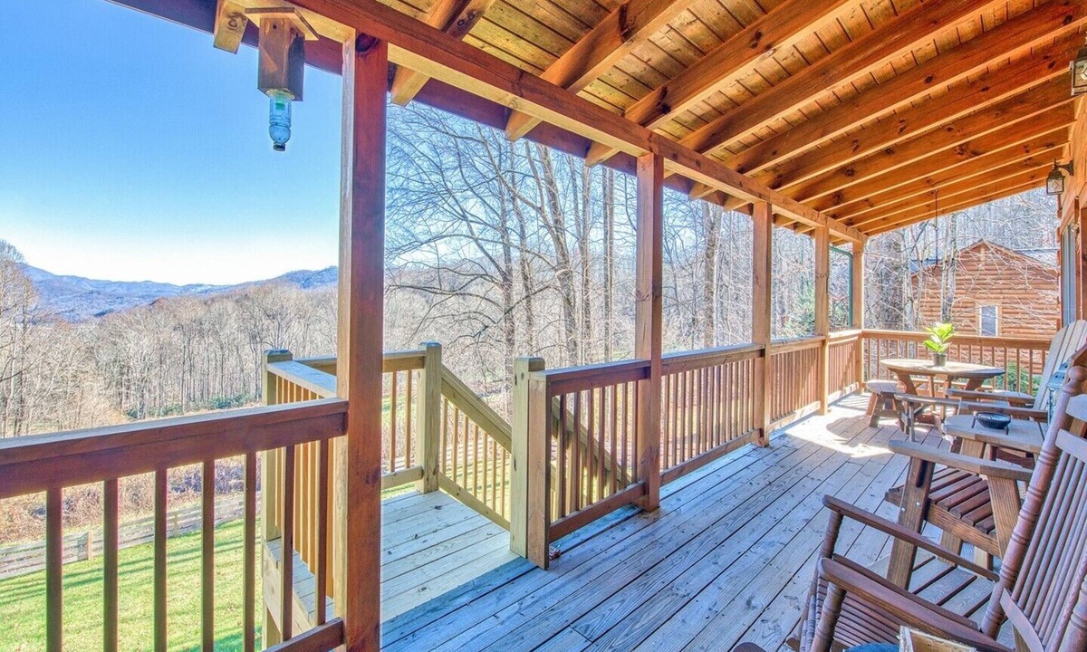 Hemphill Heights Cabin | Mountain Vibes - Sleeps 8, 3 bedrooms, 3 baths, Wood Fireplace, Hot Tub