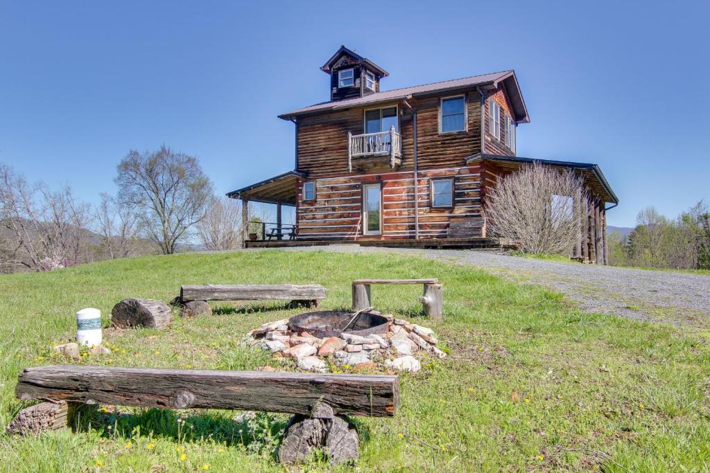 Marshall House | Mountain View and Fire Pit Rustic Marshall Getaway!