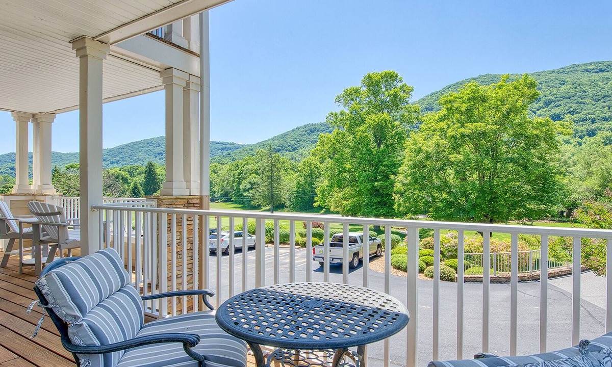 Maggie Valley Condo | Mountain View and 8th green! 70" TV, gas fireplace, Fast WIFI,Amenities included