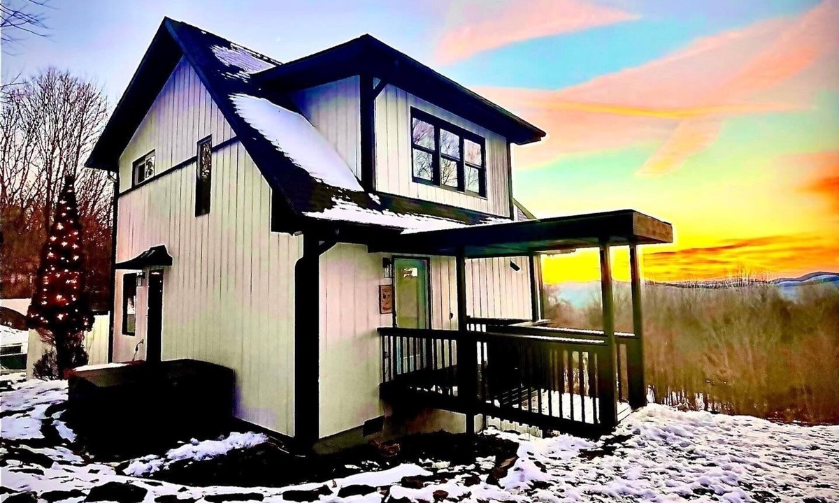 Zionville Cottage | Mountain View Cottage, Hottub, Private pool, Jacuzzi