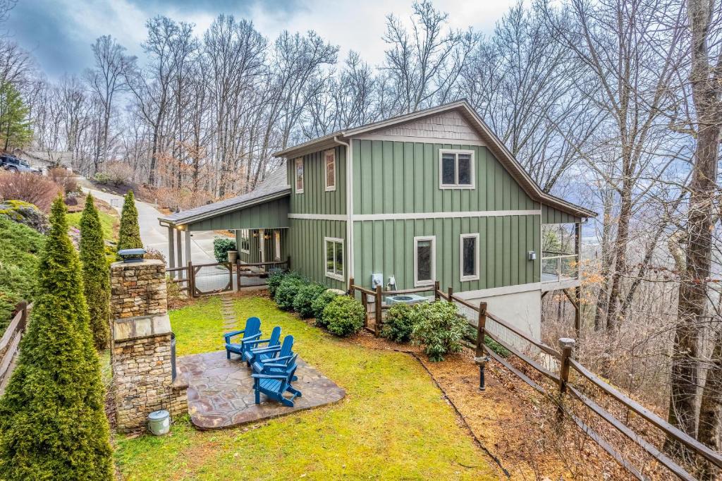 Waynesville House | Mountain-View Hideaway