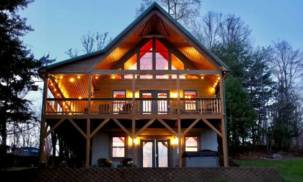 Traphill Cabin | Mountain Views/Golf/Hot Tub/Cozy Cabin!
